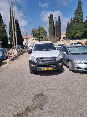 איסוזו די-מקס