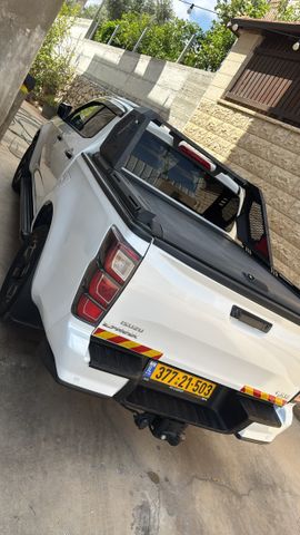 איסוזו די-מקס