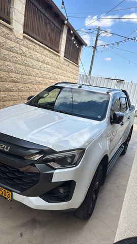 איסוזו די-מקס
