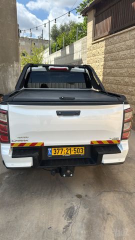 איסוזו די-מקס