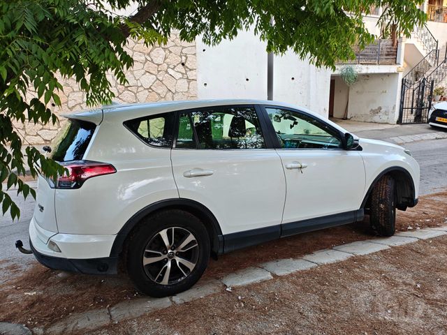 טויוטה RAV4