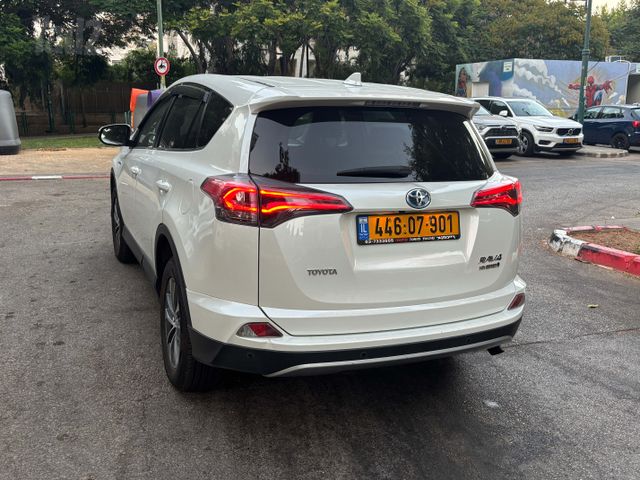 טויוטה RAV4
