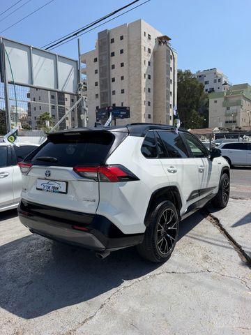 טויוטה RAV4