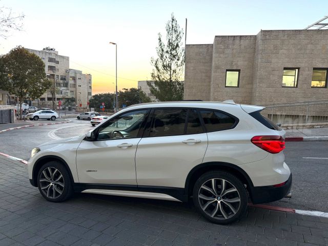 ב מ וו X1