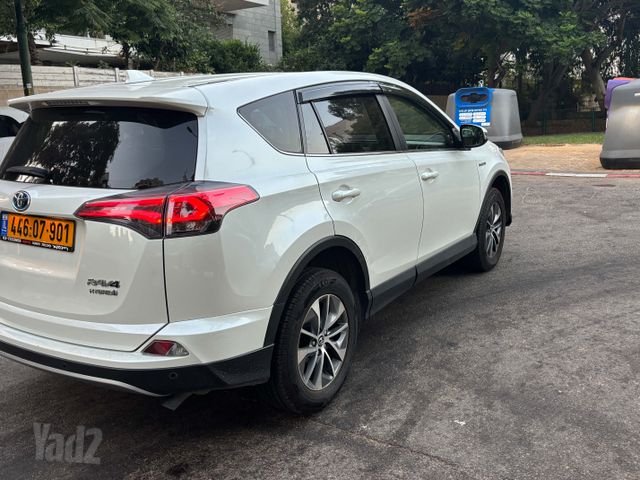 טויוטה RAV4