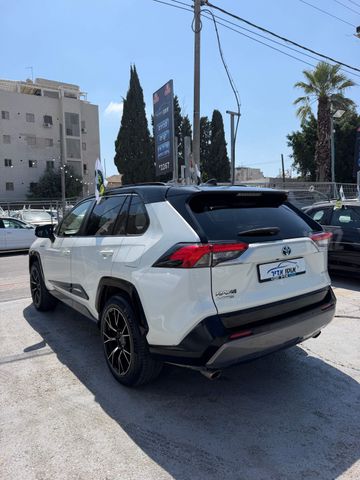 טויוטה RAV4