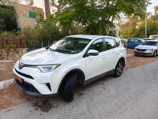 מודעת רכב טויוטה RAV4