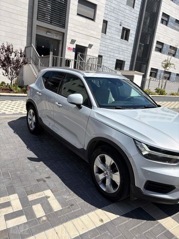 וולוו XC40