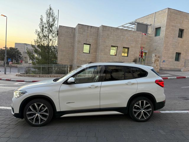 ב מ וו X1