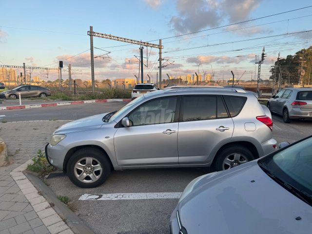 טויוטה RAV4