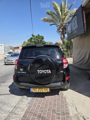 טויוטה RAV4