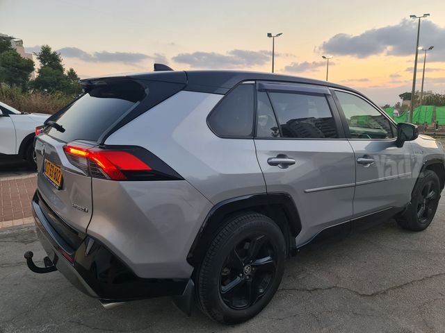 טויוטה RAV4
