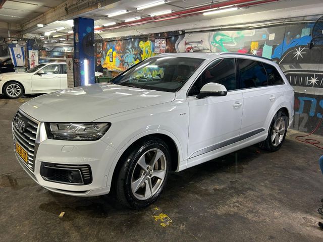 מודעת רכב אאודי Q7
