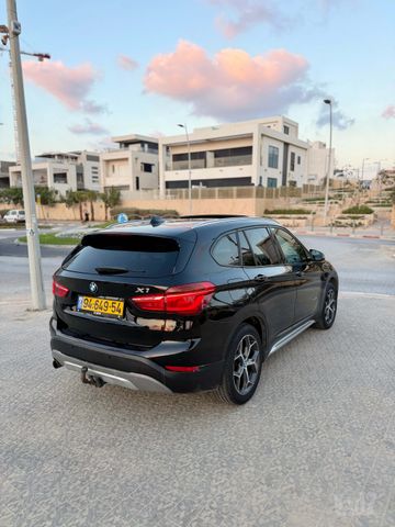 ב מ וו X1