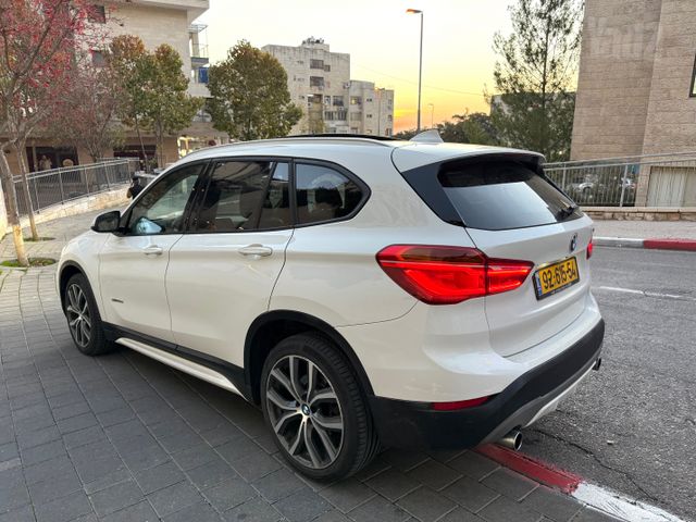 ב מ וו X1