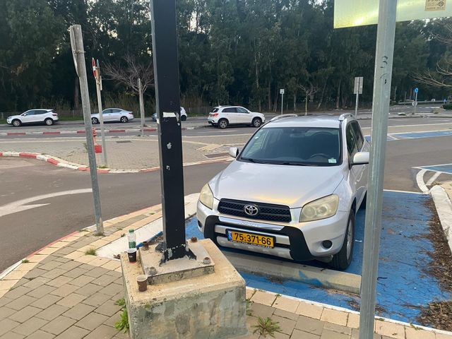 מודעת רכב טויוטה RAV4