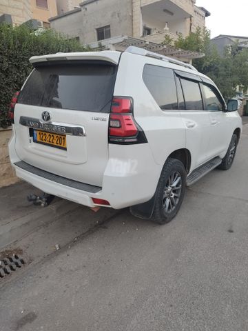 טויוטה לנד קרוזר