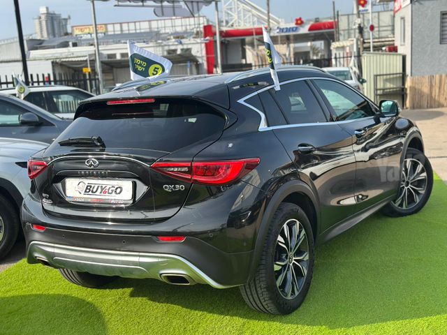 אינפיניטי QX30