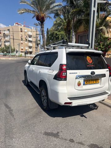 טויוטה לנד קרוזר
