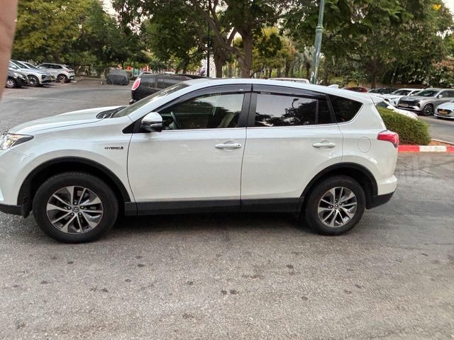טויוטה RAV4