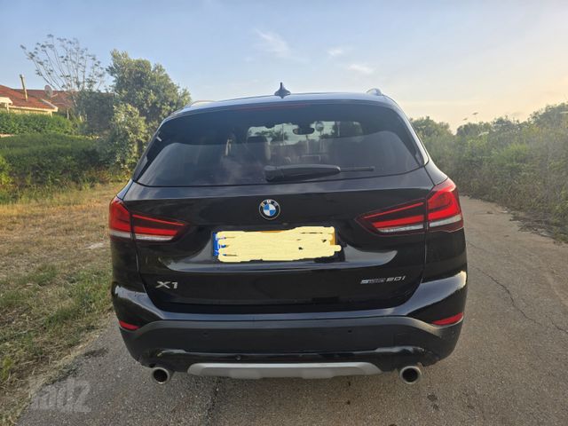 ב מ וו X1