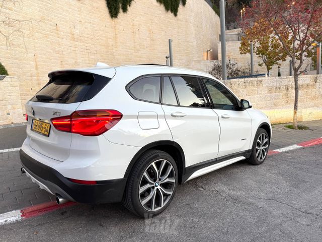 ב מ וו X1