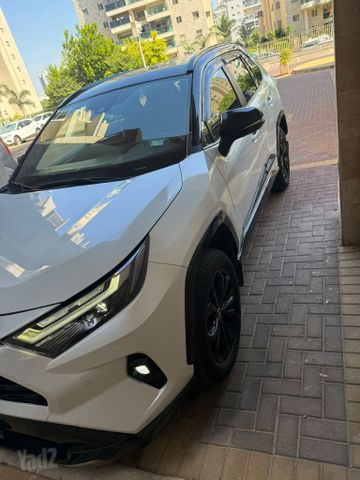 טויוטה RAV4