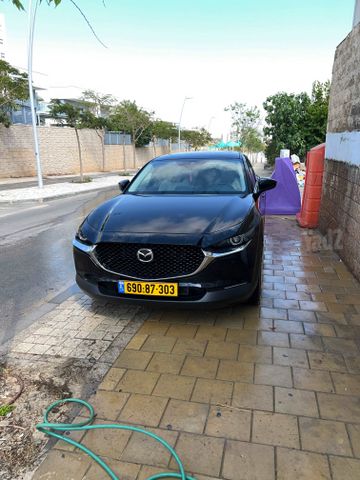 מודעת רכב מאזדה CX-30