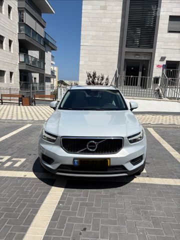 מודעת רכב וולוו XC40