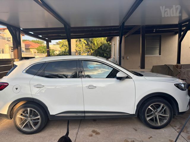 מודעת רכב אם ג'י EHS PHEV