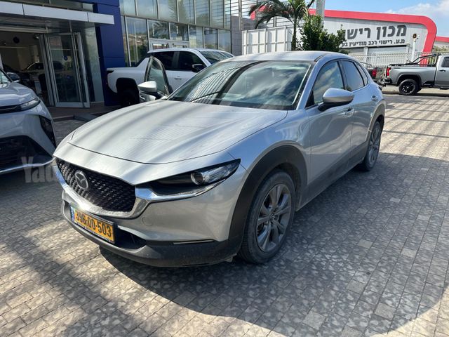 מודעת רכב מאזדה CX-30