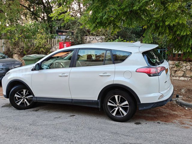 טויוטה RAV4
