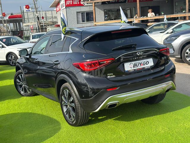 אינפיניטי QX30