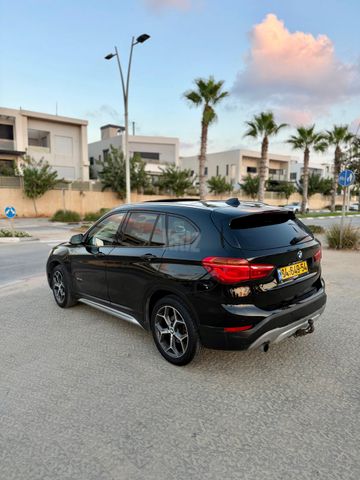 ב מ וו X1
