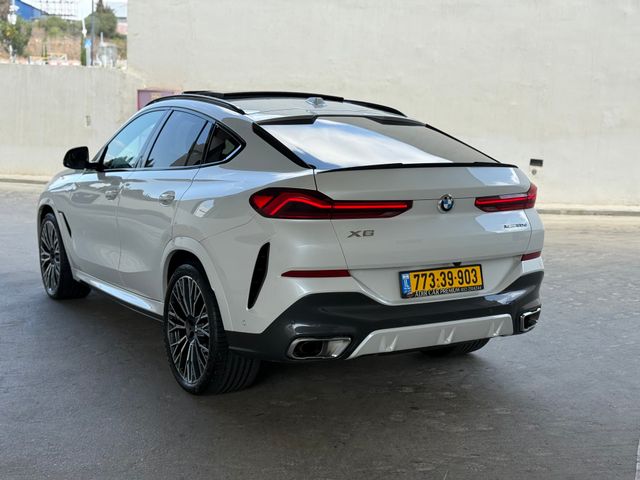 ב מ וו X6