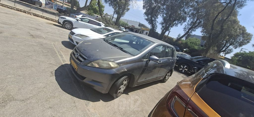 מודעת רכב הונדה FR-V
