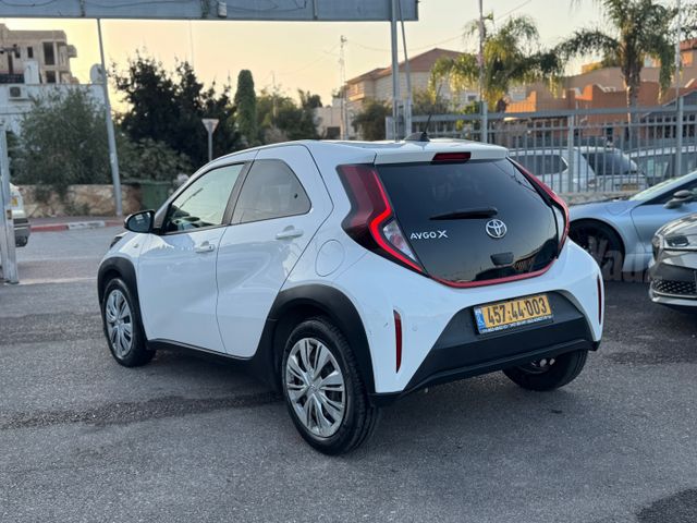 טויוטה אייגו X