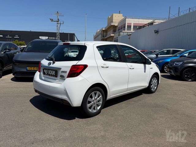 טויוטה יאריס
