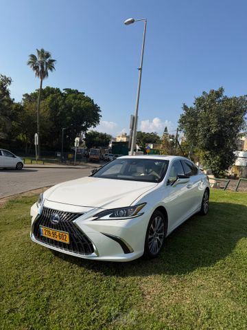 לקסוס ES