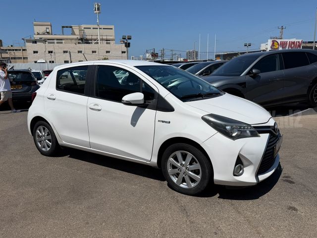 טויוטה יאריס