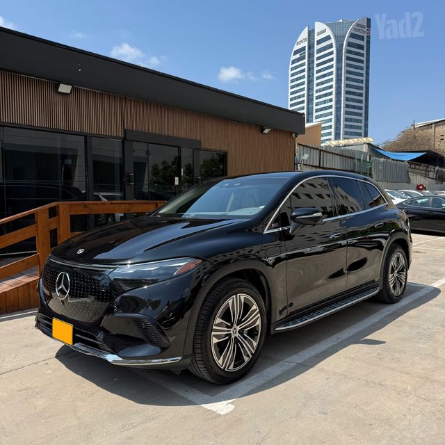 מודעת רכב מרצדס-בנץ EQS SUV