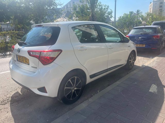 טויוטה יאריס