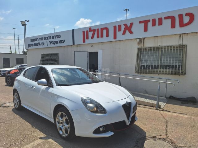 מודעת רכב אלפא רומיאו ג'ולייטה