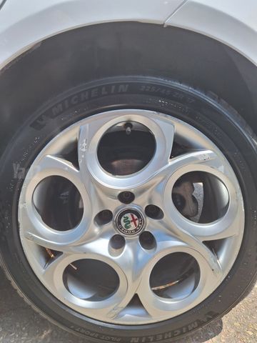 אלפא רומיאו ג'ולייטה