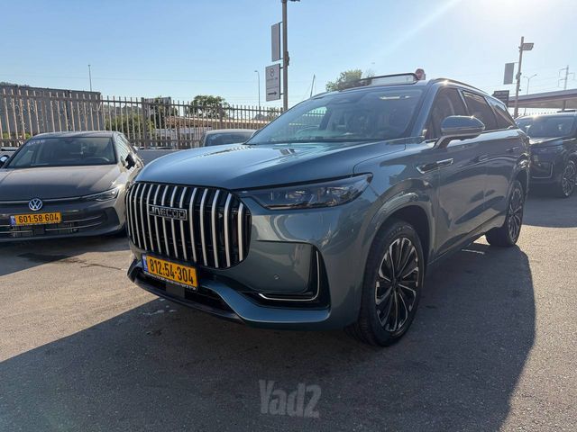 ג'אקו J8