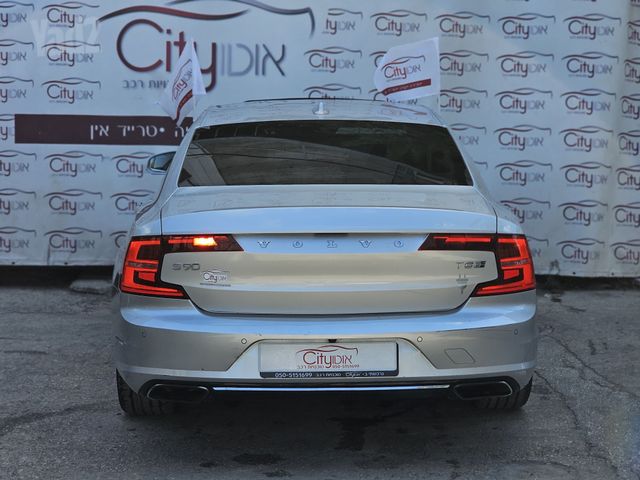 וולוו S90