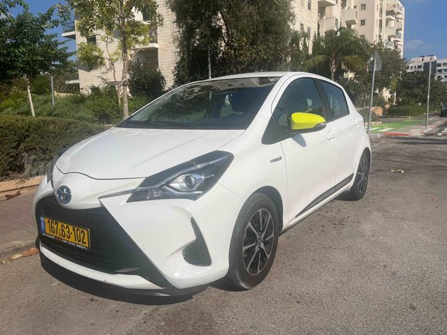 טויוטה יאריס