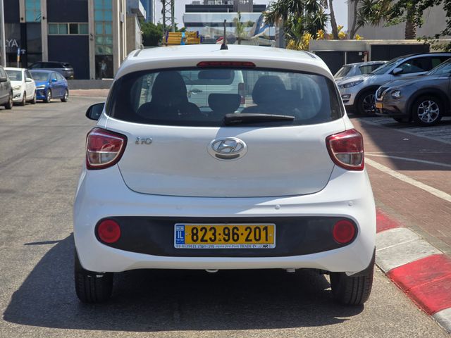 יונדאי i10