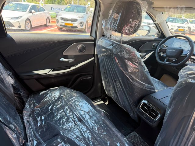 צ׳רי אריזו 8