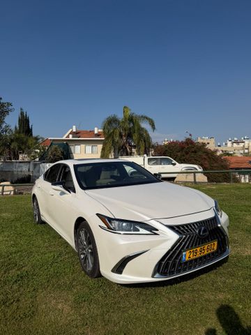לקסוס ES